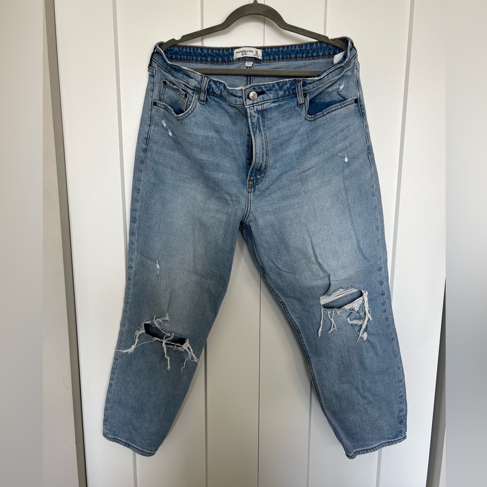 Abercrombie & Fitch Curve Love Mom Jeans - High Rise